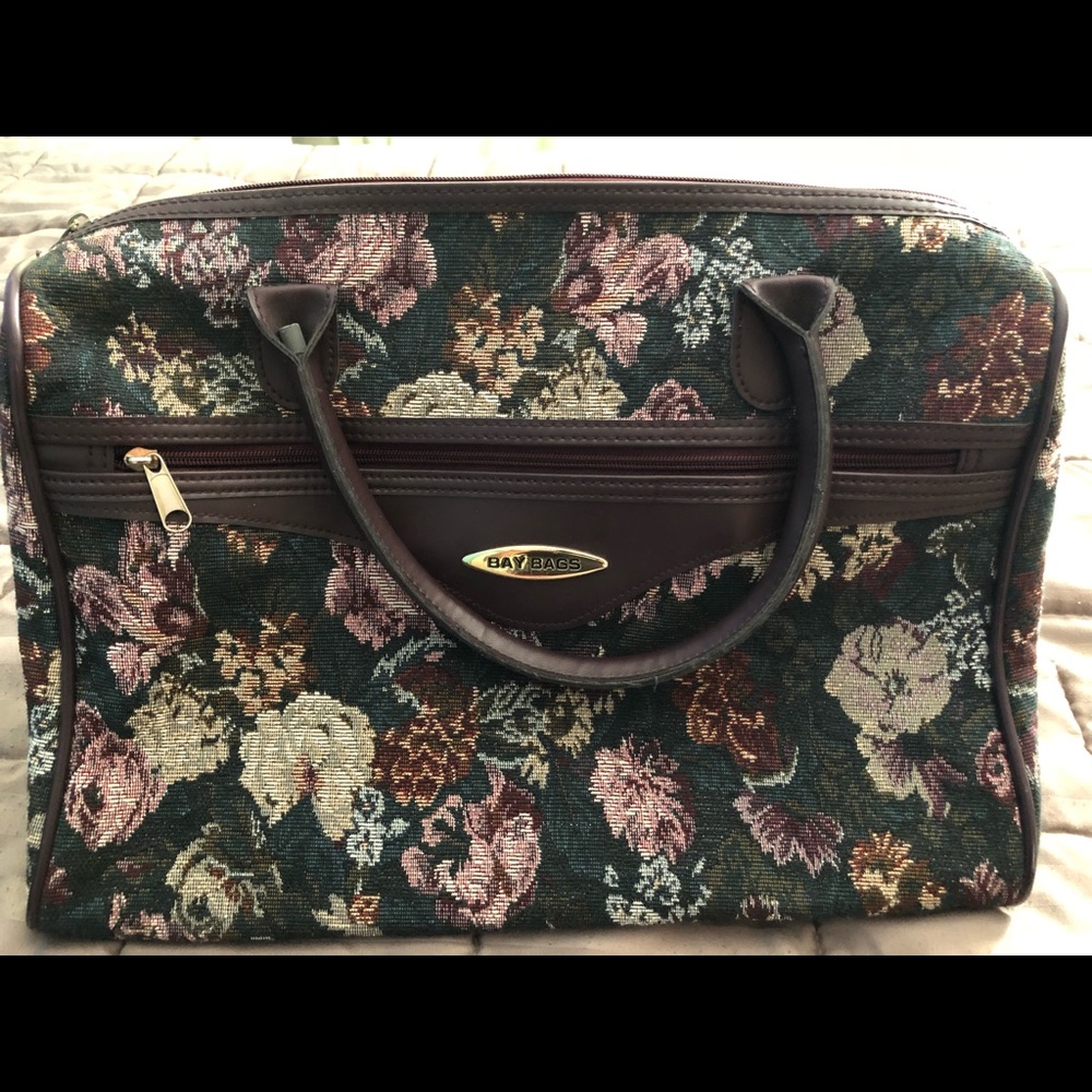 Travel hand bag.